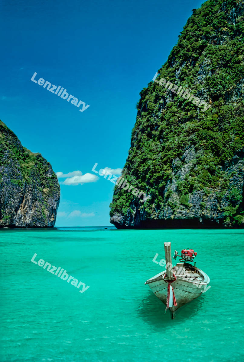 Long tail boat on the beautiful sea